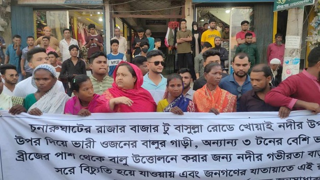 উপদেষ্টার সমালোচনা করায়  ডিসির হুমকি