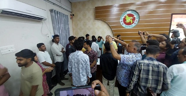 যশোরে আহত জুলাইযোদ্ধাদের অনুদানের চেক বিতরণে হট্টগোল