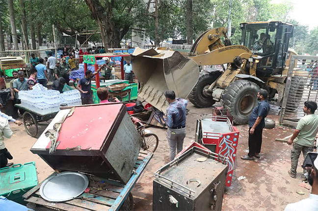 গুঁড়িয়ে দেওয়া হল সোহরাওয়ার্দী উদ্যানের অবৈধ দোকান–স্থাপনা 