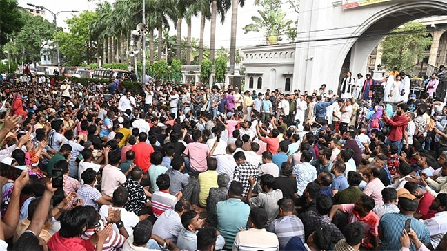 বুধবার সকাল ১০টা পর্যন্ত আল্টিমেটাম দিলেন ইশরাকের সমর্থকরা