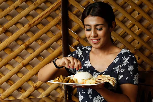 ভাত খাওয়ার শুরুতেই আমিষ–জাতীয় খাবার খেয়ে নিন