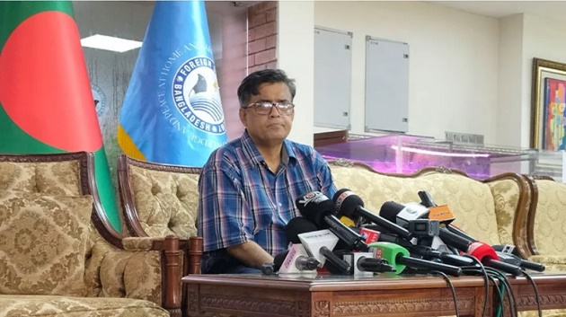 সরকার সবার সঙ্গে সমান আচরণ করছে
