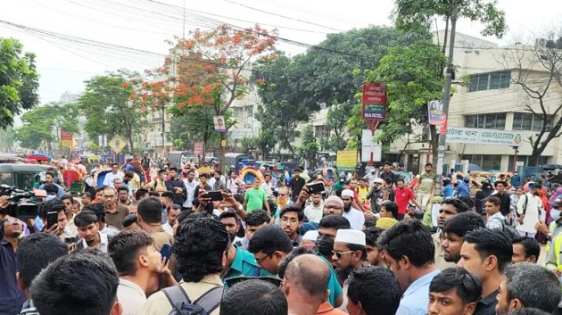 রোববার ‘ঢাকা ব্লকেড’র ঘোষণা ইউআইইউ শিক্ষার্থীদের