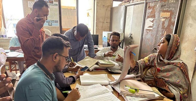 নগর ভবনের তালা খুলে দিলেন ইশরাক সমর্থকরা