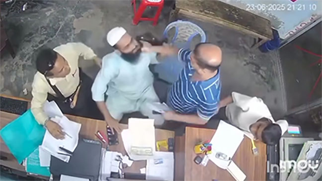 চাঁদা না দেওয়ায় দাড়ি ধরে টানাটানি-অকথ্য গালাগালি, ভিডিও ভাইরাল