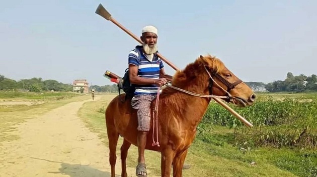 শেষ ইচ্ছে পূরণ হলো না মনু মিয়ার, ঘোড়ার টানেই পাড়ি দিলেন ‘শেষ ঠিকানায়’