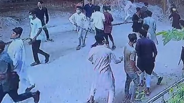 এবার ‘৫ কোটি টাকা’ চাঁদা’ না পেয়ে অস্ত্রশস্ত্র নিয়ে এসে ব্যবসাপ্রতিষ্ঠানে হামলা-গুলি