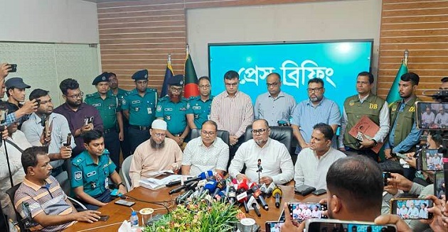 বাদশাকে কোপানোর ভিডিও ডিলিট না করায় সাংবাদিক তুহিনকে কুপিয়ে হত্যা