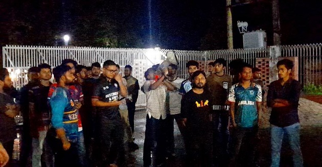 এবার জাবিতে হল রাজনীতি নিষিদ্ধের দাবিতে জড়ো হচ্ছেন শিক্ষার্থীরা