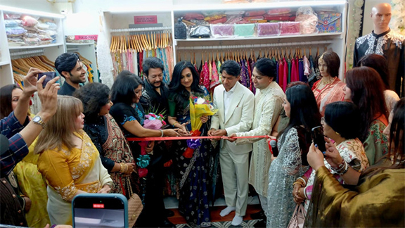 বাঙালি মালিকানাধীন ‘নিউইয়র্ক ফ্যাশন হাউস’-এর জমকালো গ্র্যান্ড ওপেনিং
