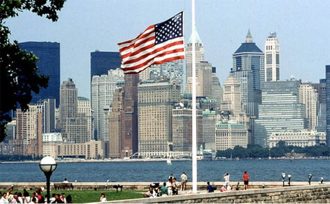 যুক্তরাষ্ট্রে অভিবাসী কর্মীদের ওয়ার্ক পারমিট স্বয়ংক্রিয়ভাবে নবায়ন বন্ধ হচ্ছে