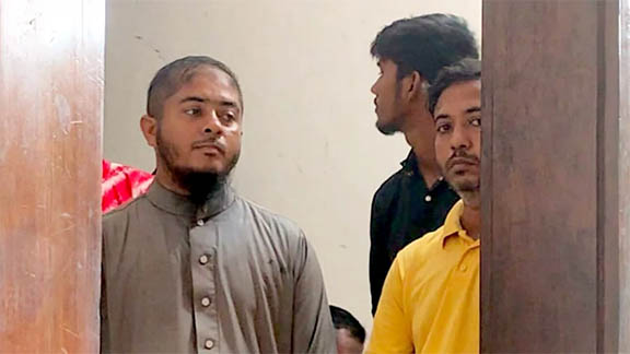 ‘৫ আগস্টে আমরা পুলিশ মেরে ঝুলিয়ে রেখেছি’