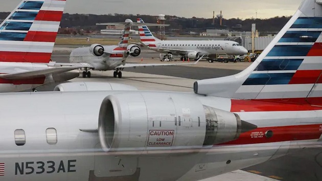 শাটডাউনে নাজেহাল যুক্তরাষ্ট্র, ফ্লাইট কমানোর সিদ্ধান্ত