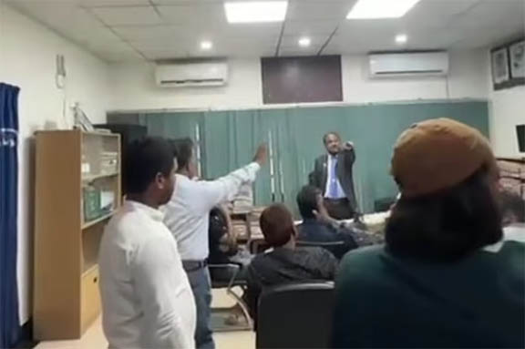 রাবি রেজিস্ট্রার- রাকসু জিএস বাগ্‌বিতণ্ডার ভিডিও ভাইরাল