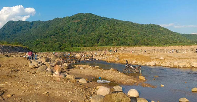 প্রকৃতির অপরূপ সৌন্দর্যের বিছনাকান্দি ভুলতে বসেছে পর্যটকরা