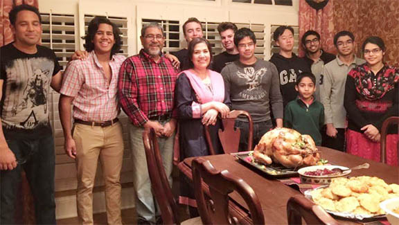 উৎসবমুখর অনুষ্ঠানে থ্যাংকসগিভিং ডে পালিত