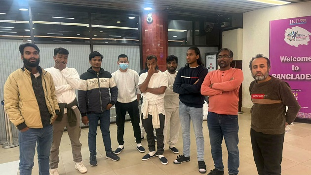 হাতকড়া ও শিকল পরিয়ে আরও ৩১ বাংলাদেশিকে ফেরত পাঠাল যুক্তরাষ্ট্র