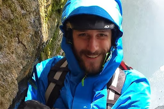 যুক্তরাষ্ট্রের মিনিয়াপোলিসে গুলিতে নিহত কে এই অ্যালেক্স প্রেটি