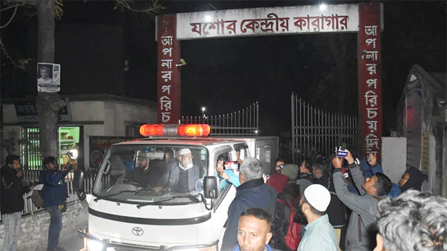 কারাফটকে স্ত্রী-সন্তানের লাশ দেখলেন সাবেক ছাত্রলীগ নেতা