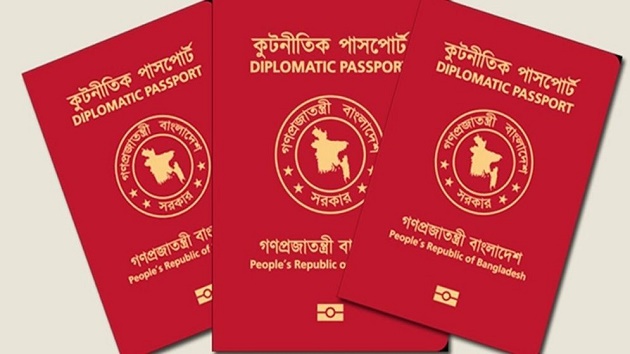 উপদেষ্টাদের ‘কূটনৈতিক পাসপোর্ট‘ জমা নিয়ে আলোচনা কেন?