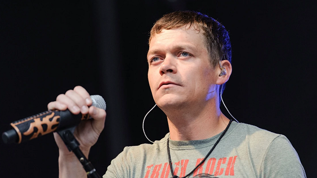 ক্যানসারের কাছে হেরে গেলেন ব্র্যাড আর্নল্ড