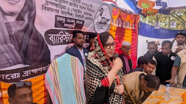 টাকাও নেবেন, উপহারও নেবেন কিন্তু ভোটটা দেবেন হাঁস মার্কায়