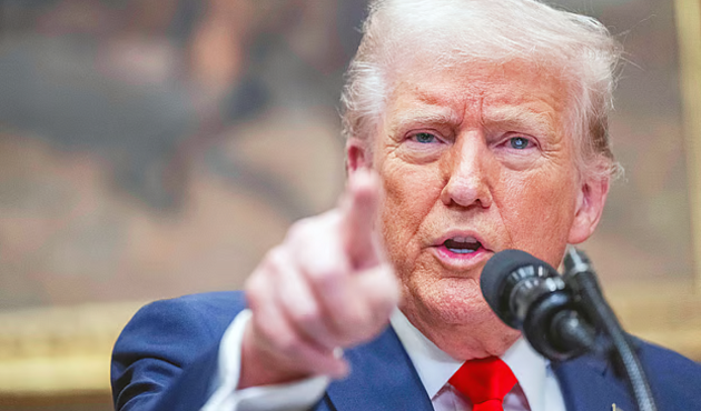 ইরানের সরকার ফেলে দিতে হামলার পথ বেছে নেন ট্রাম্প