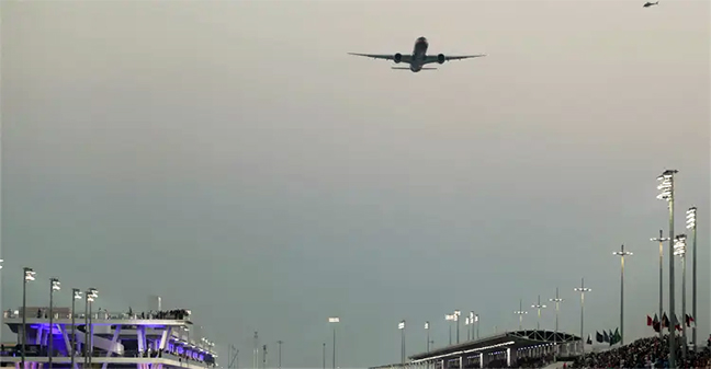 সীমিত ফ্লাইট চলাচলে আকাশসীমা আংশিকভাবে খুলে দিচ্ছে কাতার