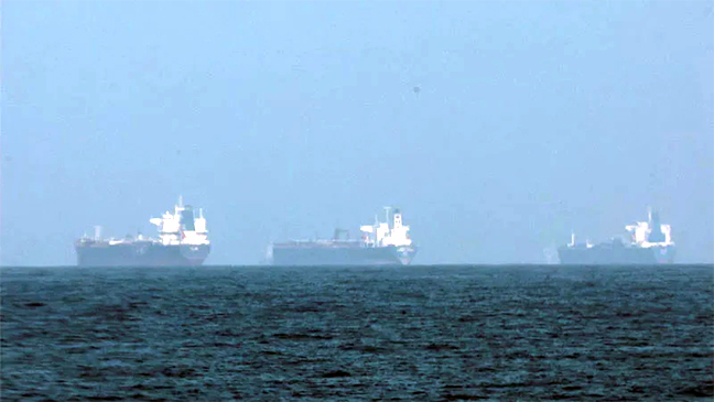 মধ্যপ্রাচ্যে যুদ্ধ : ঝুঁকিতে যুক্তরাষ্ট্রে ট্রিলিয়ন ডলারের বিনিয়োগ