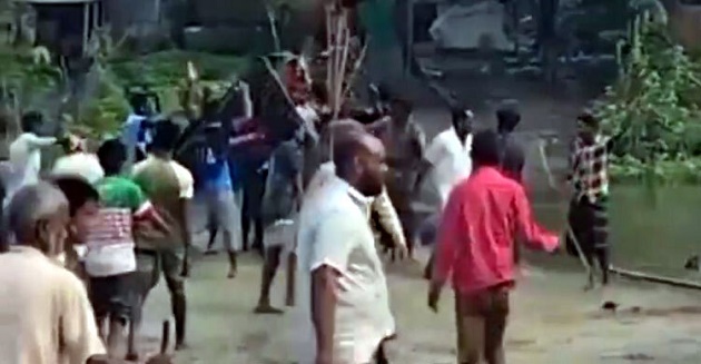 কলেজছাত্রীর ভিডিও করা নিয়ে ঈদের নামাজ পড়েই দুপক্ষের সংঘর্ষে আহত ৪০