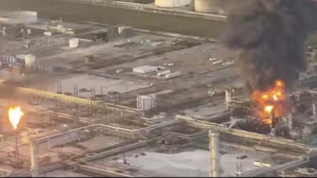 মার্কিন তেল শোধনাগারে ভয়াবহ বিস্ফোরণ