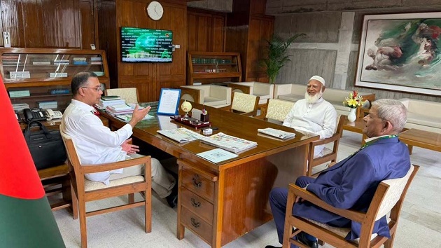 নিজ কার্যালয়ে নিয়ে বিরোধীদলীয় নেতার কথা শুনলেন প্রধানমন্ত্রী