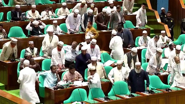 সংসদ থেকে বিরোধী দলের ওয়াকআউট