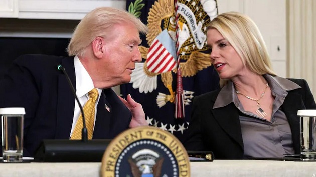 অ্যাটর্নি জেনারেল পাম বন্ডিকে বরখাস্ত করলেন ট্রাম্প