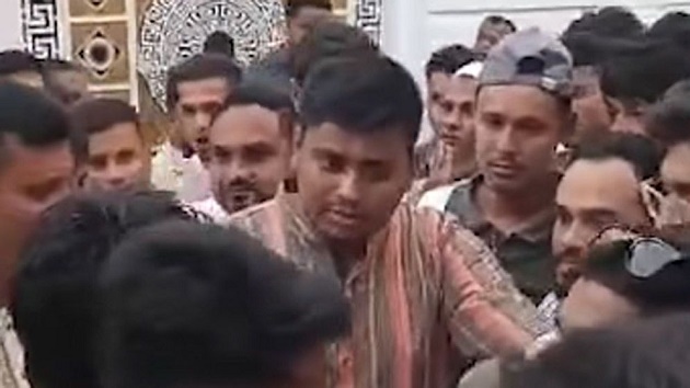 চট্টগ্রামে সাবেক মেয়রের বাসায় গিয়ে প্রশ্নের মুখে হাসনাত