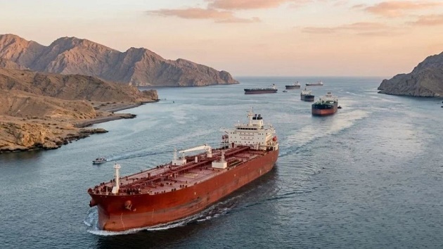 মার্কিন হুমকি তোয়াক্কা না করে হরমুজ পার হলো ইরানি সুপার ট্যাংকার