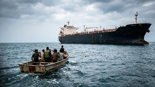 সোমালিয়ার উপকূল থেকে তেলবাহী ট্যাংকার ছিনতাই