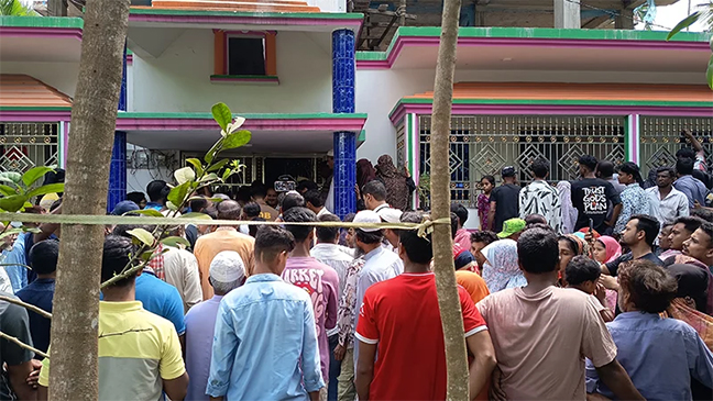 কাপাসিয়ায় একই পরিবারের ৩ শিশুসহ পাঁচজনকে গলা কেটে হত্যা