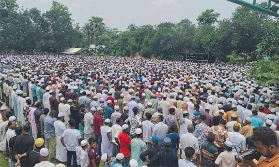 আ. লীগ নেতা সাবেক পৌর মেয়র আনিছুরের জানাজায় মানুষের ঢল