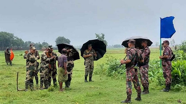 ‘আপনারা গুলি করলে আমরা কি বসে থাকব’, বিএসএফকে বিজিবি