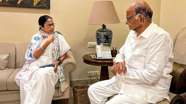 ‘অখণ্ড’ কংগ্রেসের ডাক, মমতা ও শরদ পাওয়ারের দিকে নজর