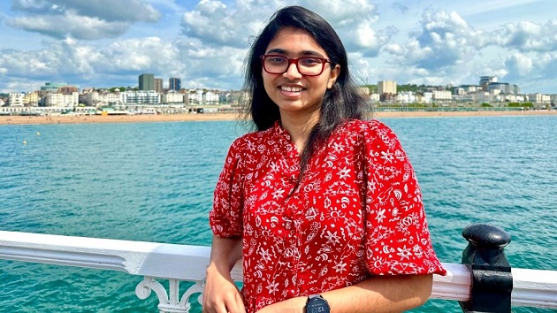 ‘সামনের সারির একটি আসনের বিনিময়ে সব নীতি বিকিয়ে দিলেন’
