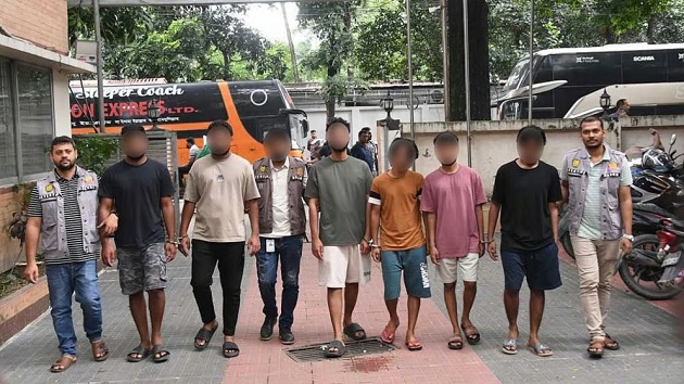অনলাইন জুয়ার টাকায় তাদের ‘বিলাসী জীবন’