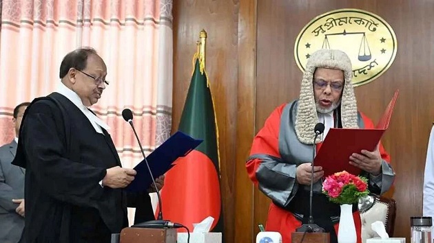 শপথ নিলেন বিচারপতি হাবিবুল গনি