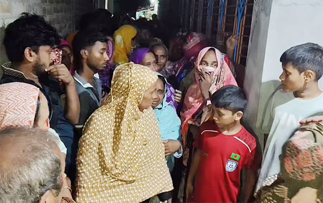 মেঝেতে পড়ে ছিল গৃহবধূর রক্তাক্ত লাশ, ফ্যানের ঝুলছিল স্বামীর মরদেহ