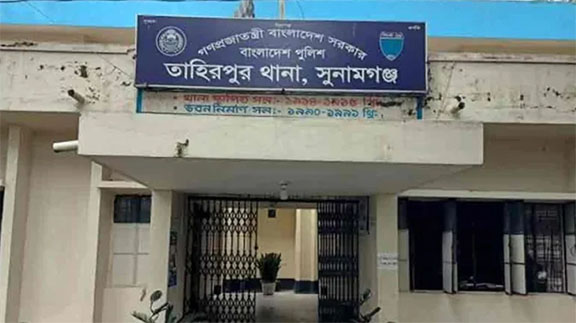 বাবার পাশে পড়ে ছিল ৩ সন্তানের লাশ