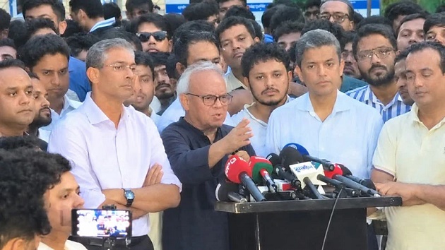 জ্বালানি তেলের দাম বাড়াতে চাপ ছিল ঋণদাতাদের