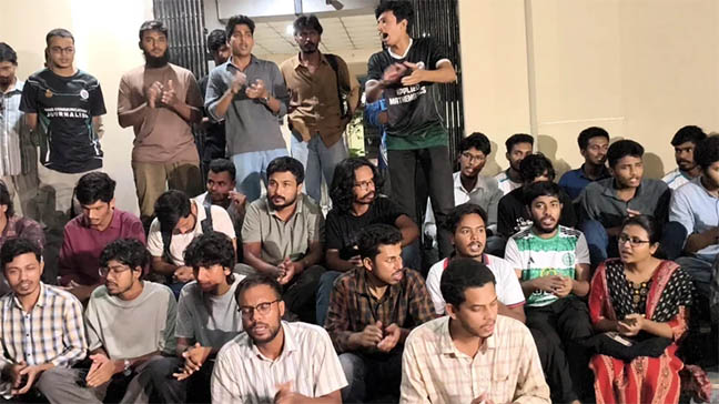 রাবির উপাচার্যকে ৪৫ মিনিট অবরুদ্ধের পর হল প্রাধ্যক্ষকে অব্যাহতি, নেওয়া হলো আরও যেসব সিদ্ধান্ত