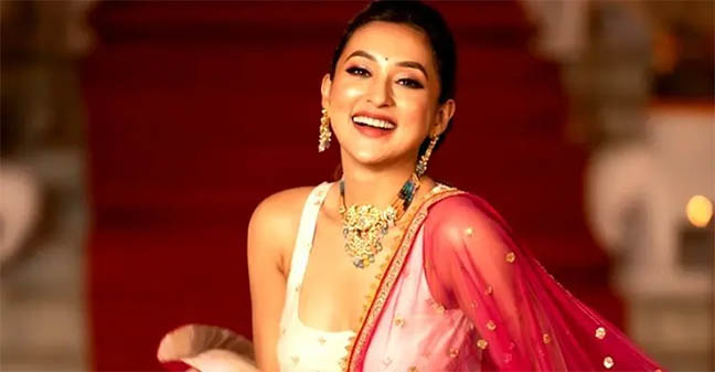 বিয়ের কথা শুনেই লজ্জায় লাল জলপাইগুড়ির মেয়ে মিমি চক্রবর্তী