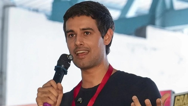 বাড়ির বাইরে ৫০ পুলিশ, ‘গৃহবন্দি’ ধ্রুব রাঠি!